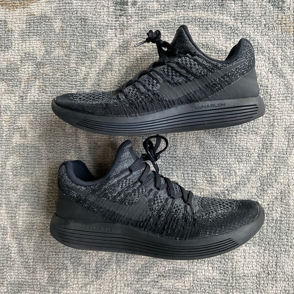 Nike LunarEpic Low Flyknit 2 Shoes - Picture 3 of 7